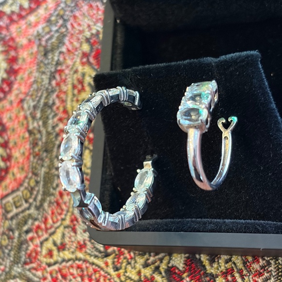 Juwelo Jewelry - Two solo sterling silver hoop earrings: Cambodian Zirkon & Green Amethyst